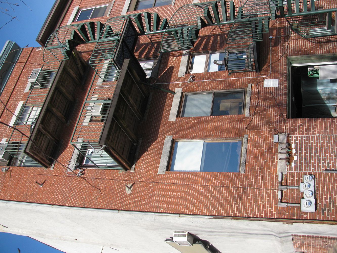 94 Main St, Auburn, ME 04210
